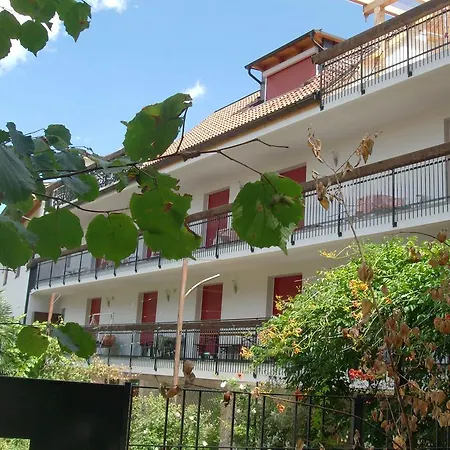 Flora An Der Weinstrasse Hotel 2*