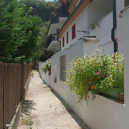 Hotel Flora An Der Weinstrasse