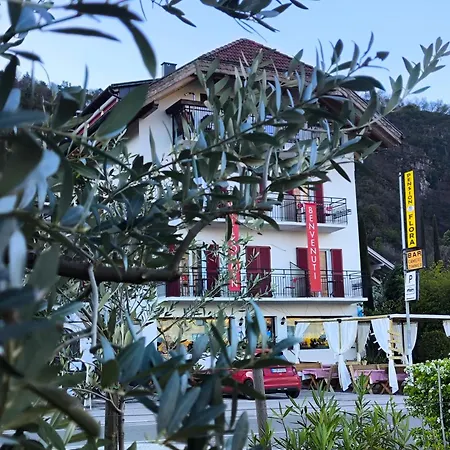 Hotel Flora An Der Weinstrasse Ora / Auer